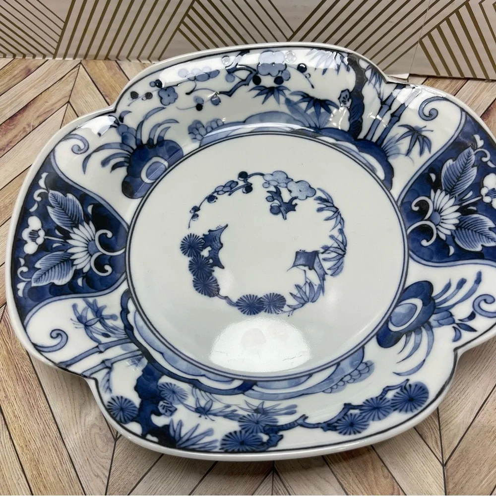 Japanese Ryu-Ho Sanyo Toki Clover-Shaped Bowl‎ blue and white Floral Pattern D11